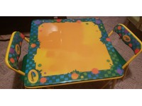 crayola art table and chairs
